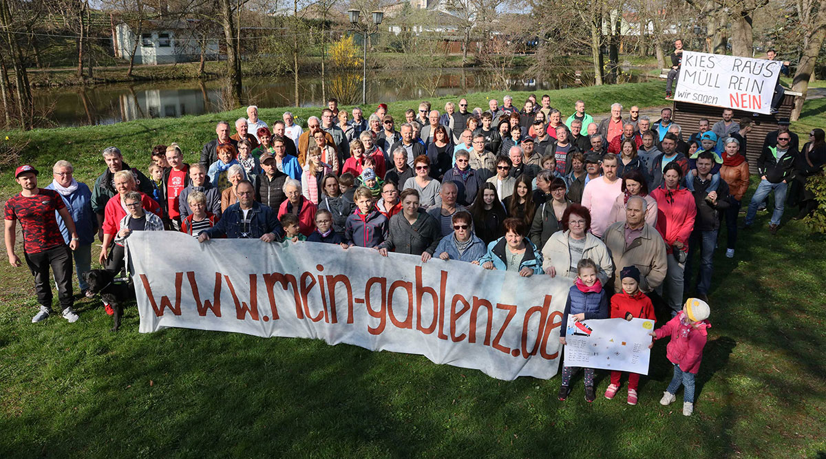Bild zeigt Mitglieder der Bürgerinitiative